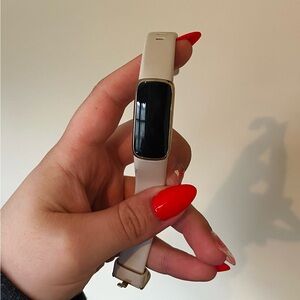 Fitbit Luxe including charger